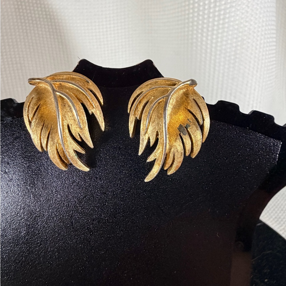 Vintage CrownTrifari Gold Leaf Clip-On Earrings
